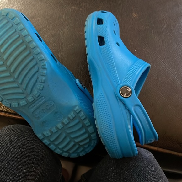 Unisex Blue Crocs Sandals - Picture 4 of 10